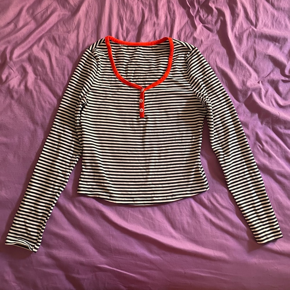 Source Unknown Black and White Striped Long Sleeve Tee with Red Trim